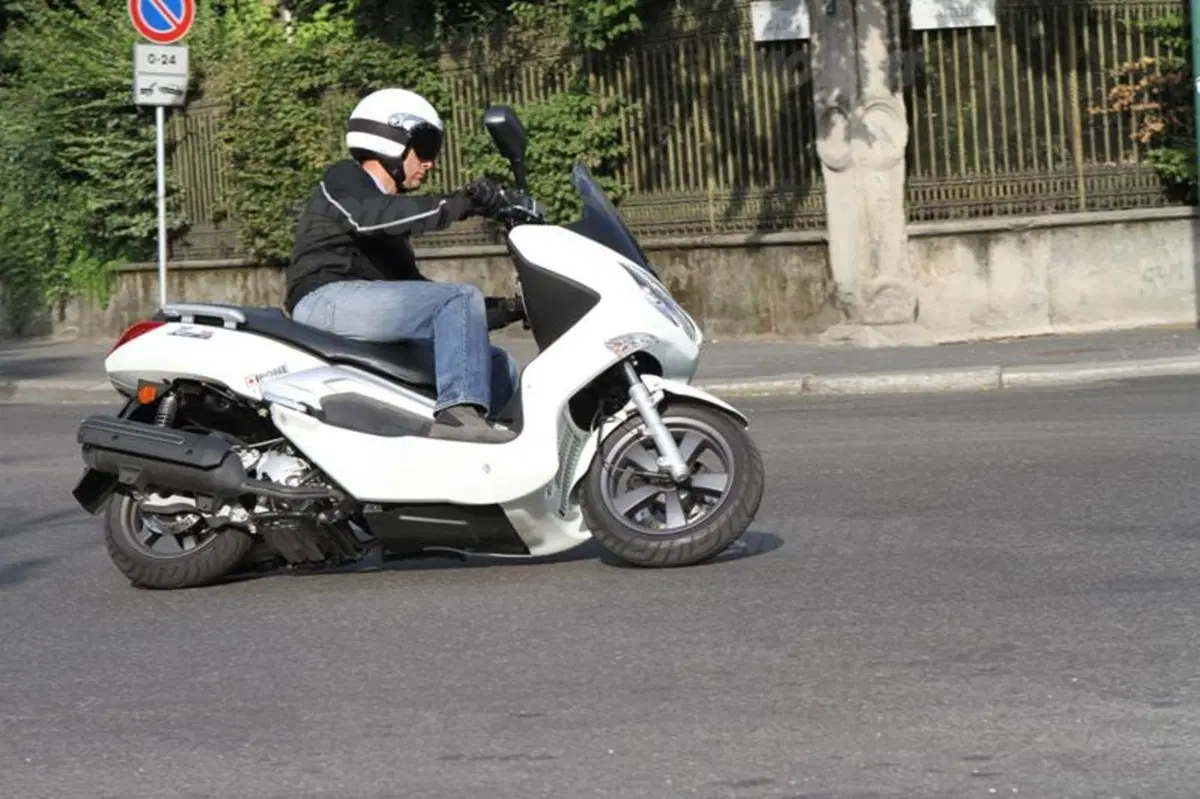 XMotion 300i  (3)