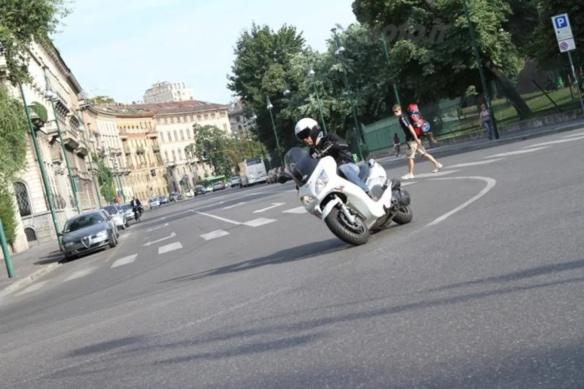 XMotion 300i  (4)