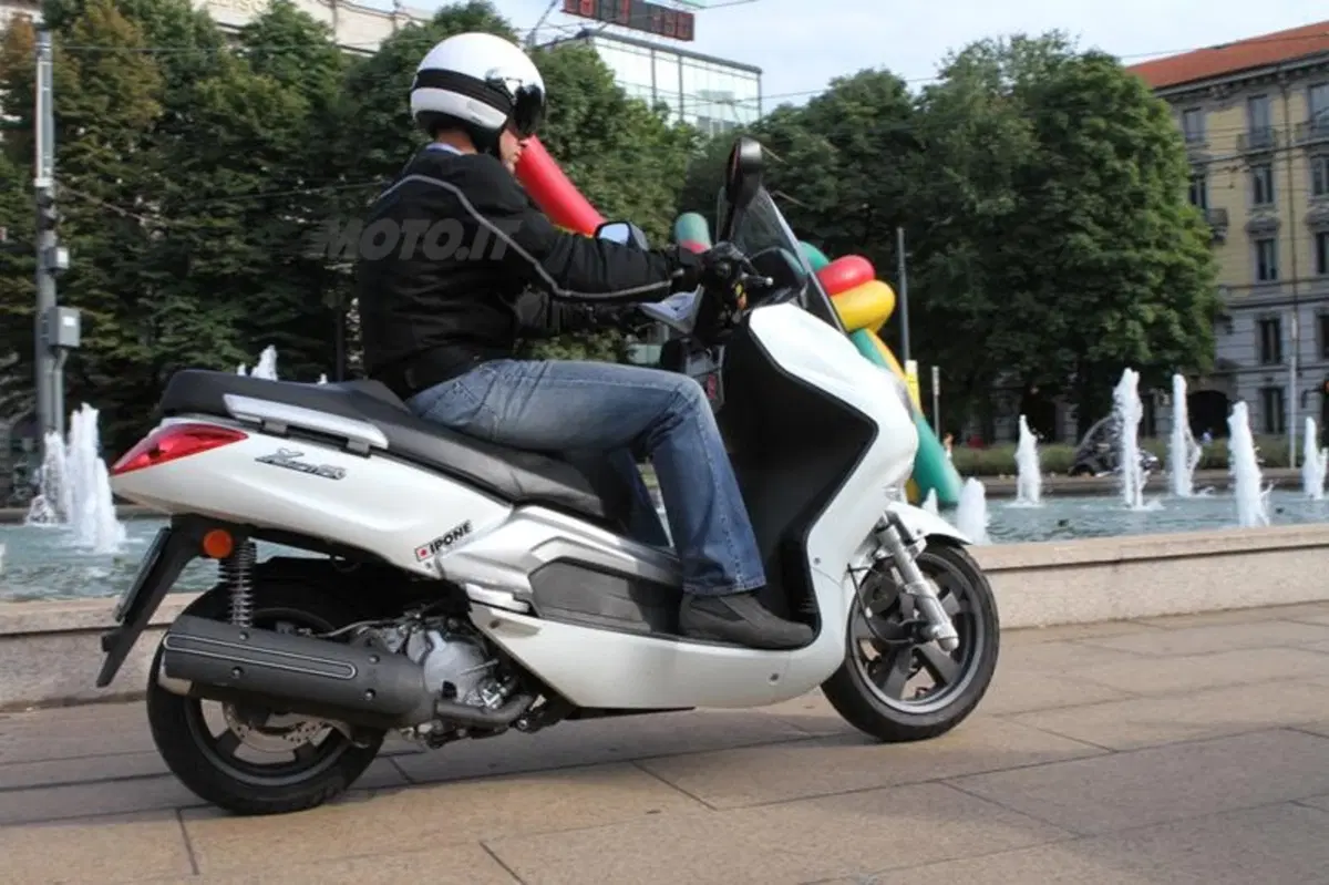 XMotion 300i  (6)