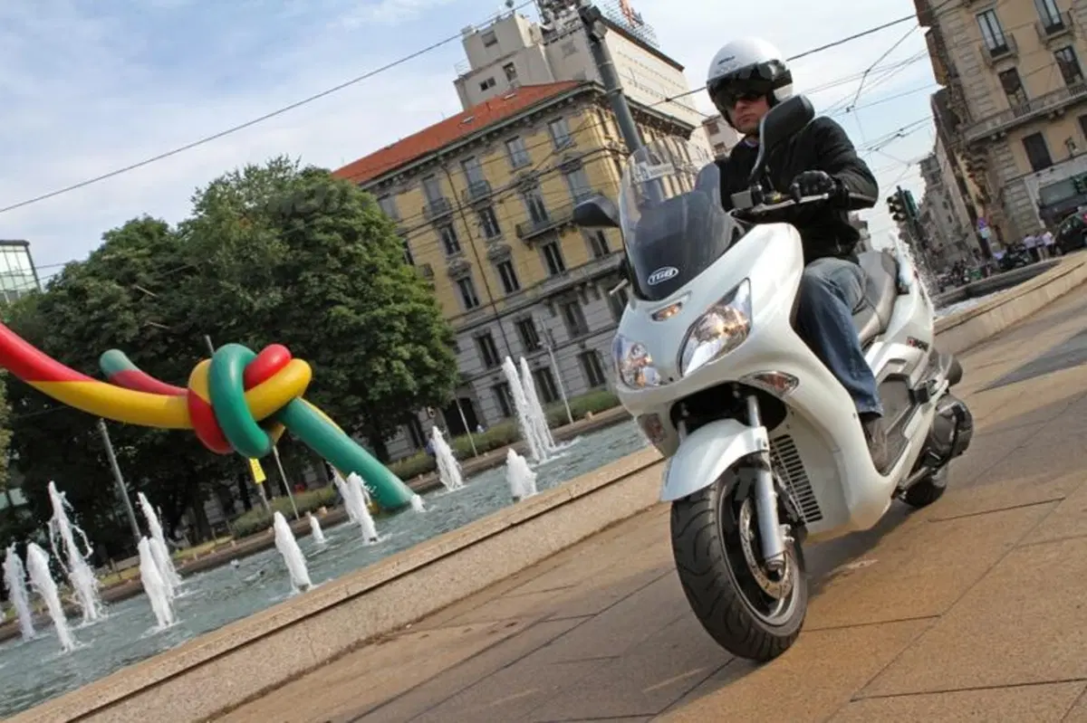 XMotion 300i  (7)