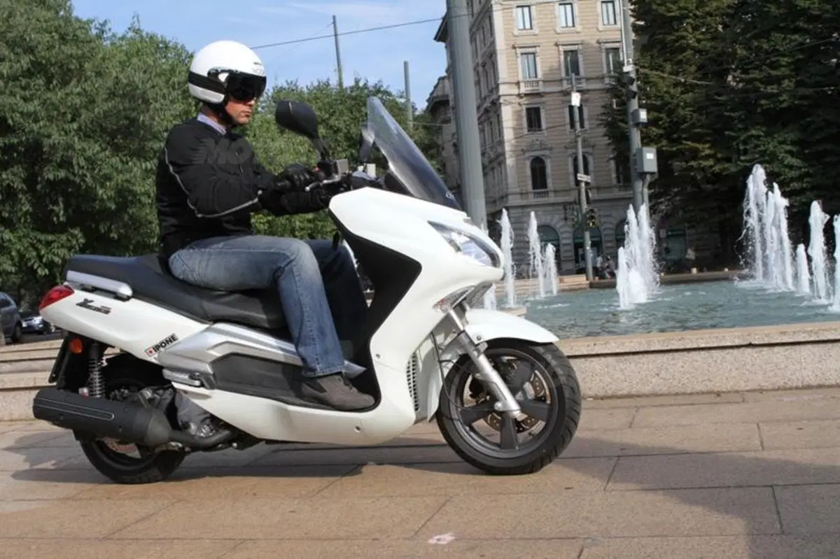 XMotion 300i  (8)