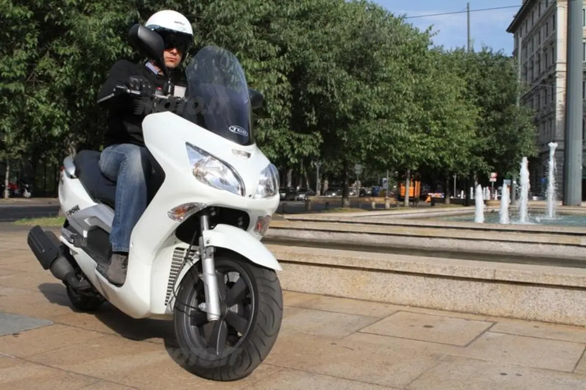 XMotion 300i  (10)