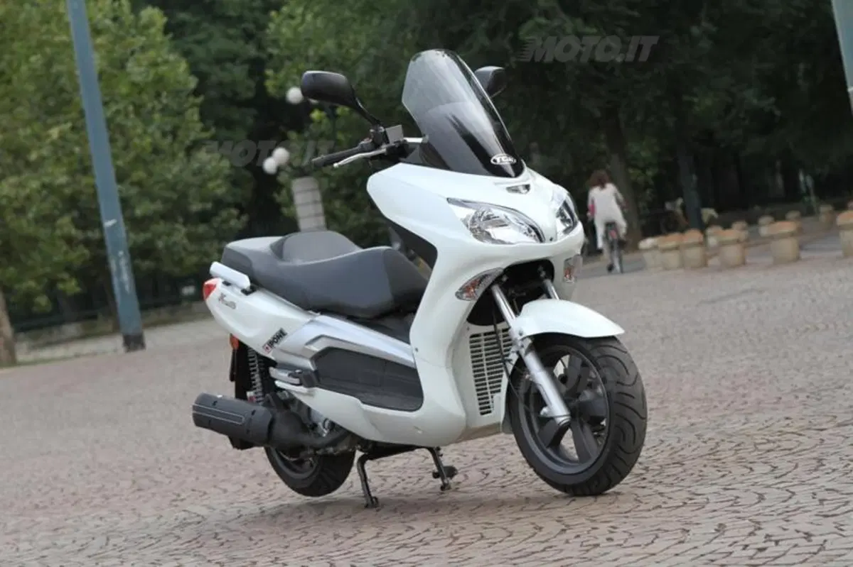 XMotion 300i  (12)