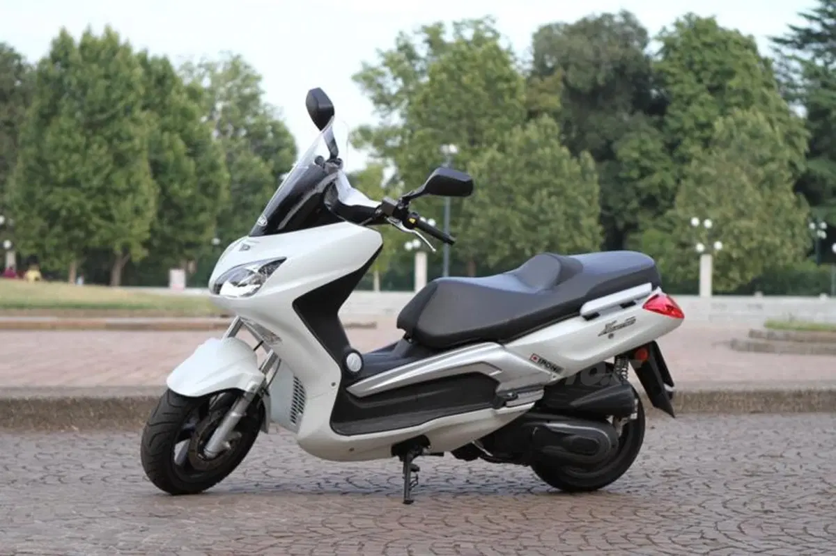 XMotion 300i  (15)