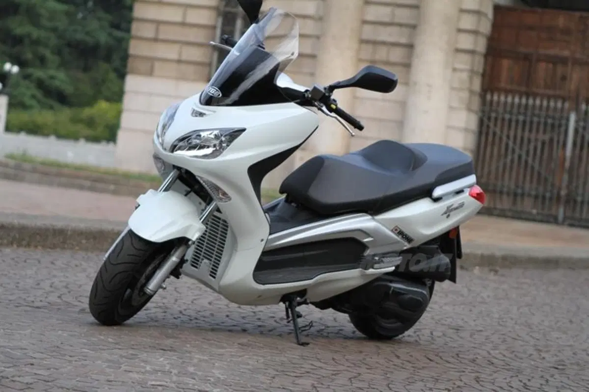 XMotion 300i  (16)