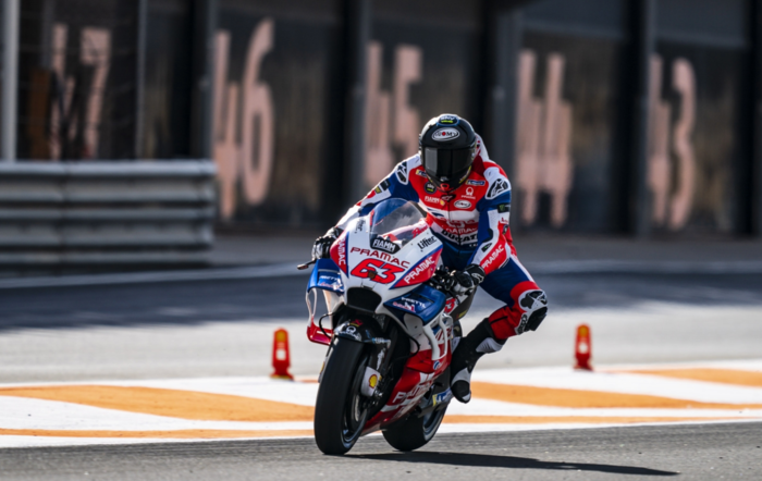 Bagnaia in staccata durante i test di Valencia