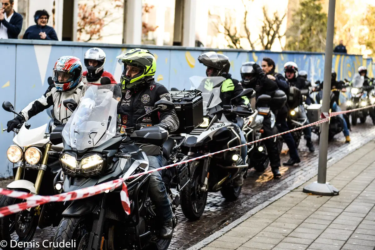 'La moto fa bene'. Motociclisti nel reparto Pediatria (38)