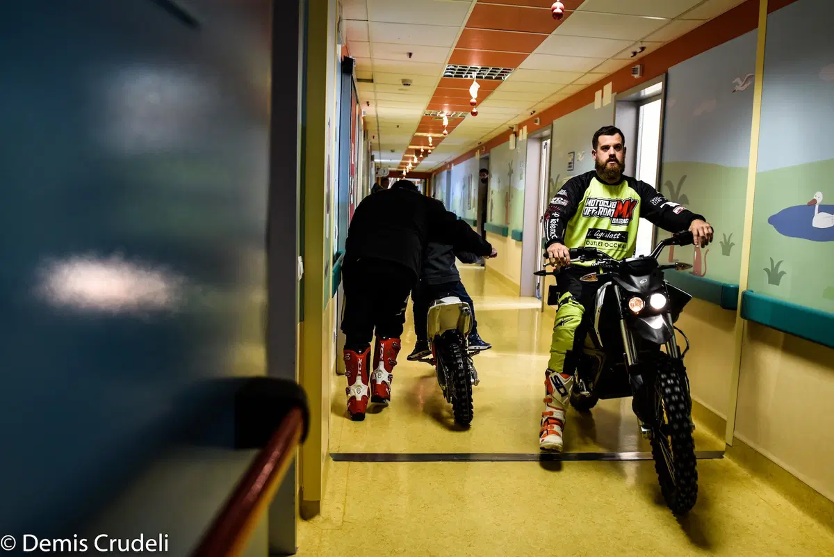 'La moto fa bene'. Motociclisti nel reparto Pediatria (50)
