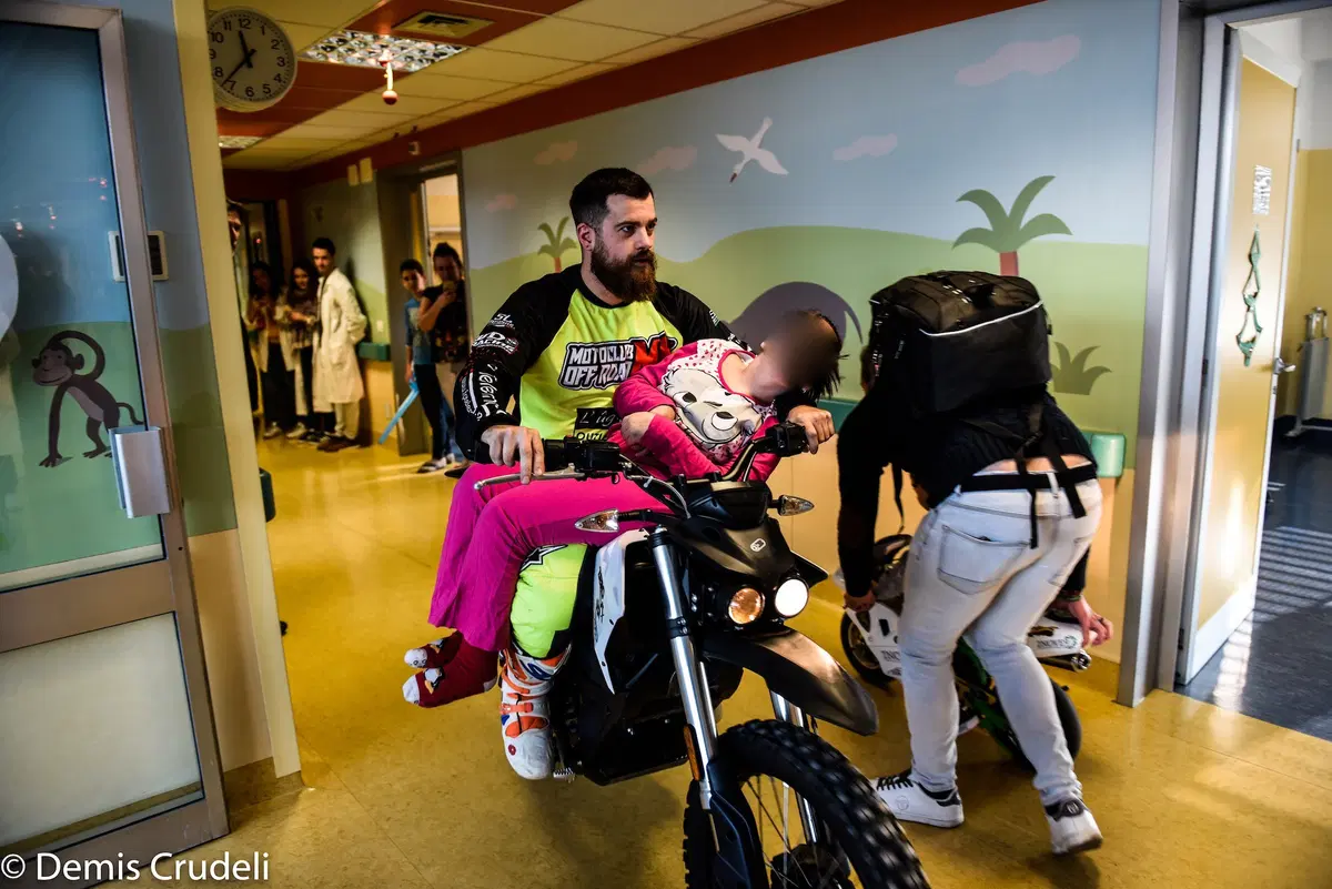 'La moto fa bene'. Motociclisti nel reparto Pediatria (53)