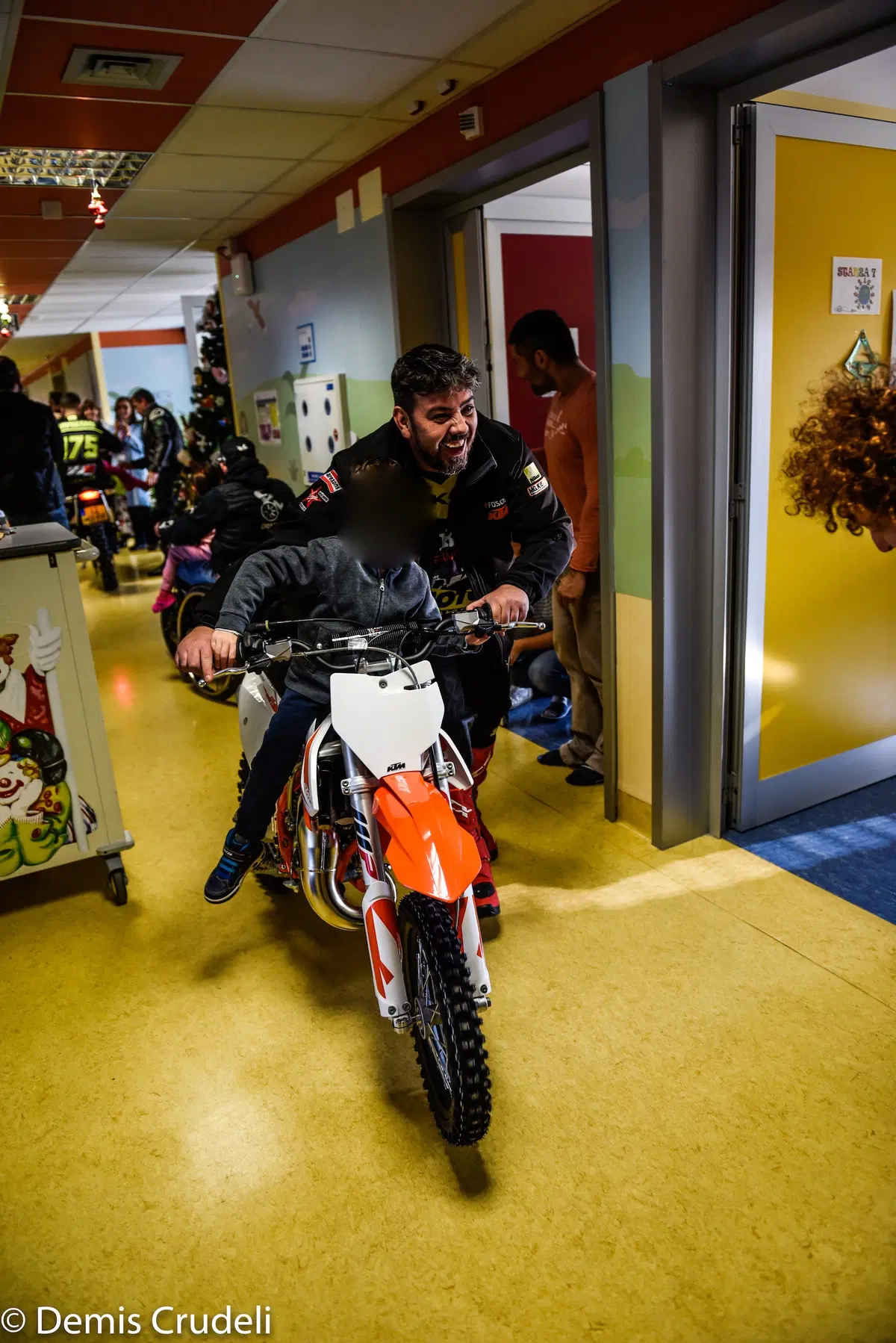 'La moto fa bene'. Motociclisti nel reparto Pediatria (55)