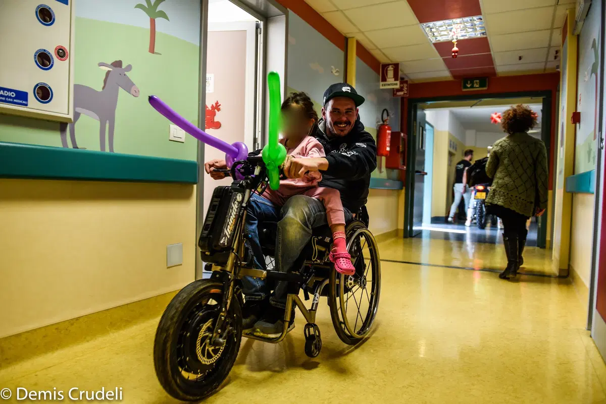 'La moto fa bene'. Motociclisti nel reparto Pediatria (62)