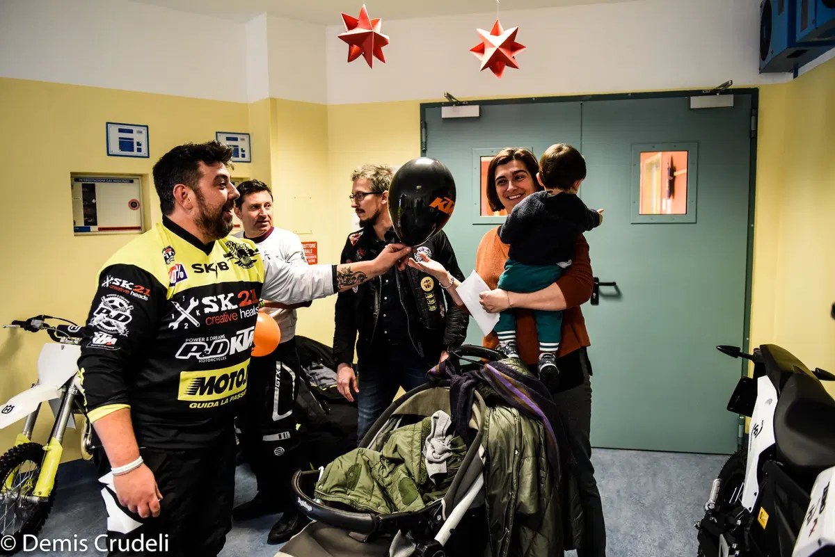 'La moto fa bene'. Motociclisti nel reparto Pediatria (68)