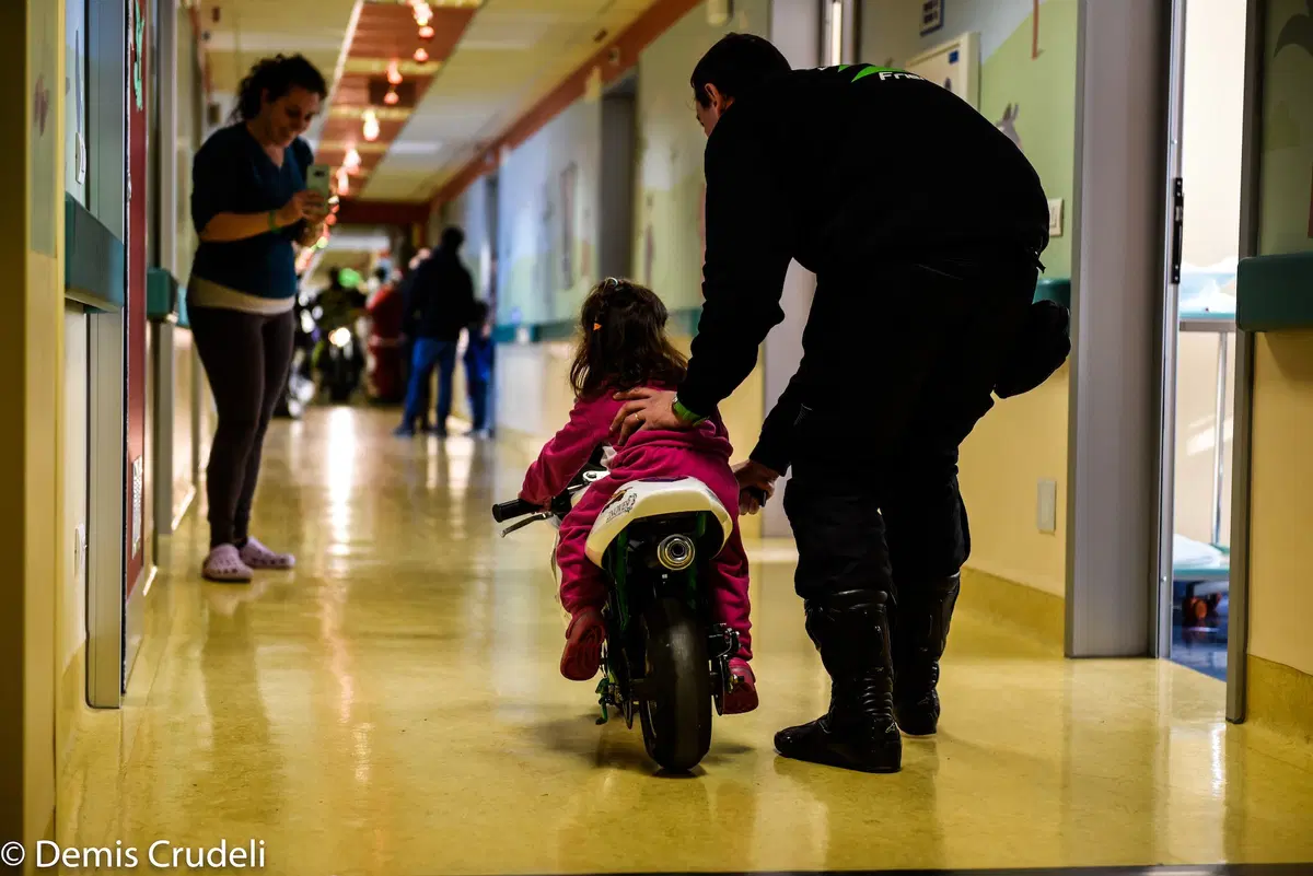'La moto fa bene'. Motociclisti nel reparto Pediatria (69)