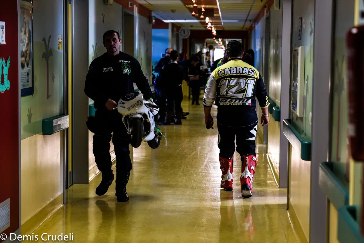 'La moto fa bene'. Motociclisti nel reparto Pediatria (71)