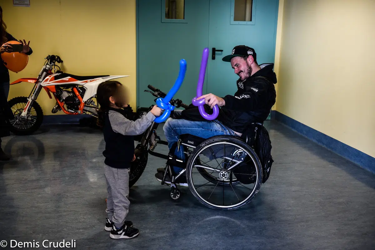 'La moto fa bene'. Motociclisti nel reparto Pediatria (74)