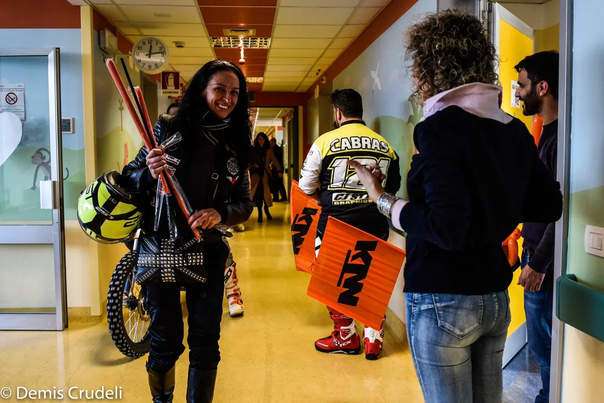 'La moto fa bene'. Motociclisti nel reparto Pediatria (75)