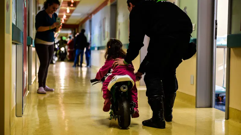 "La moto fa bene". Motociclisti nel reparto Pediatria