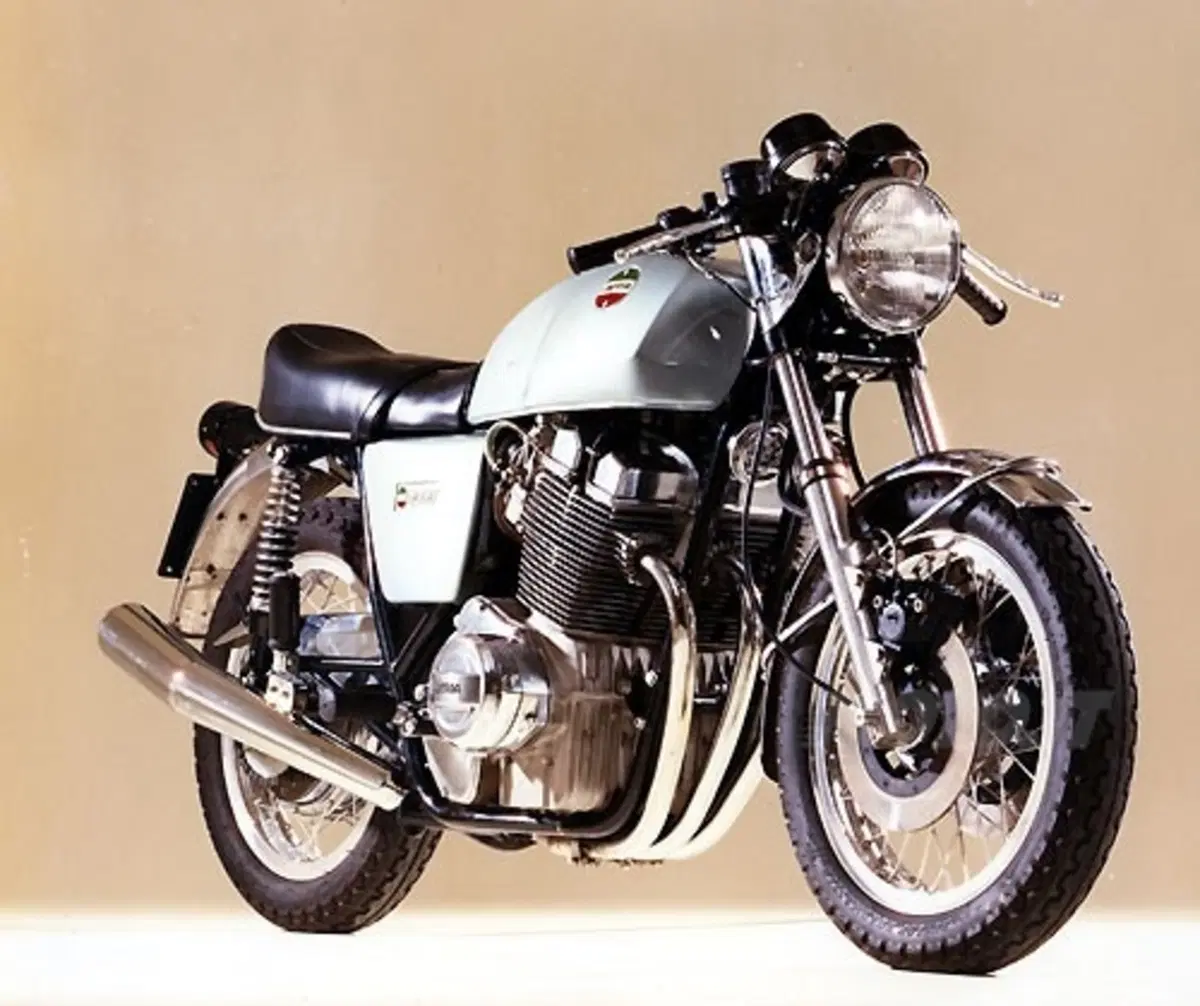 Massimo Clarke: "I motori a tre cilindri"
