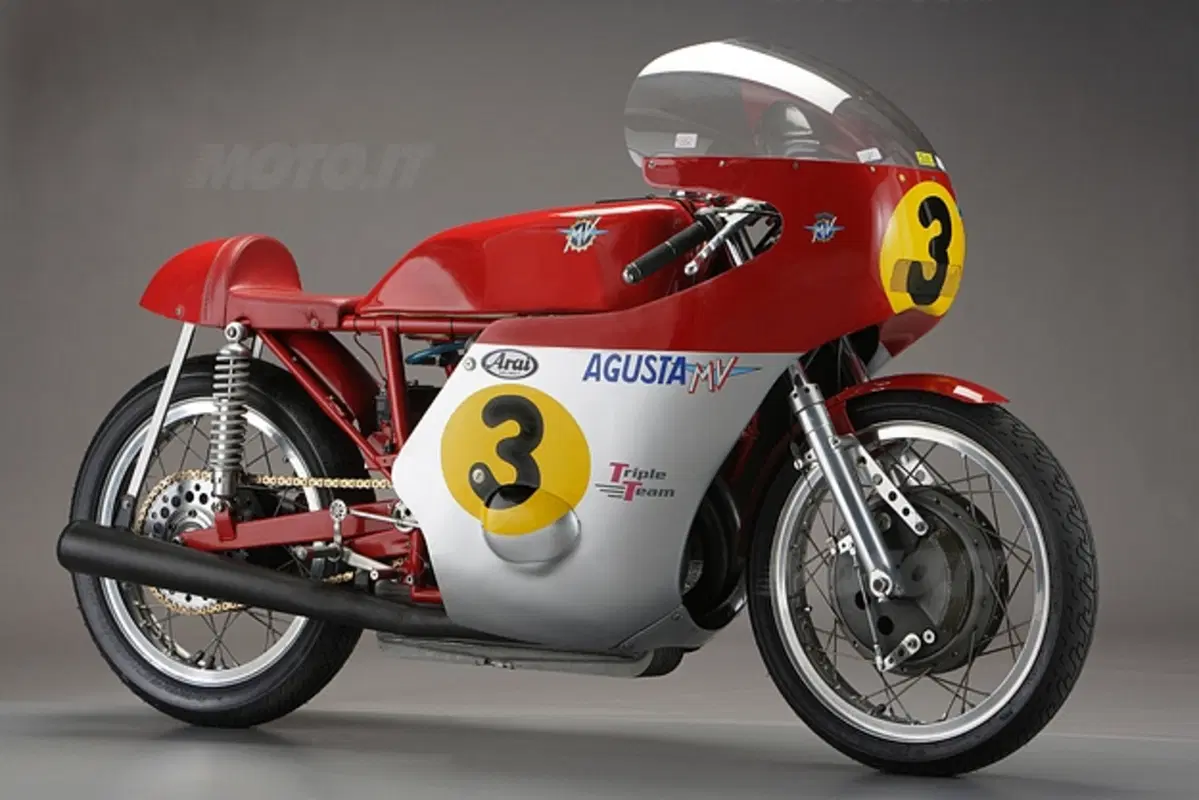 Massimo Clarke: "I motori a tre cilindri" (11)