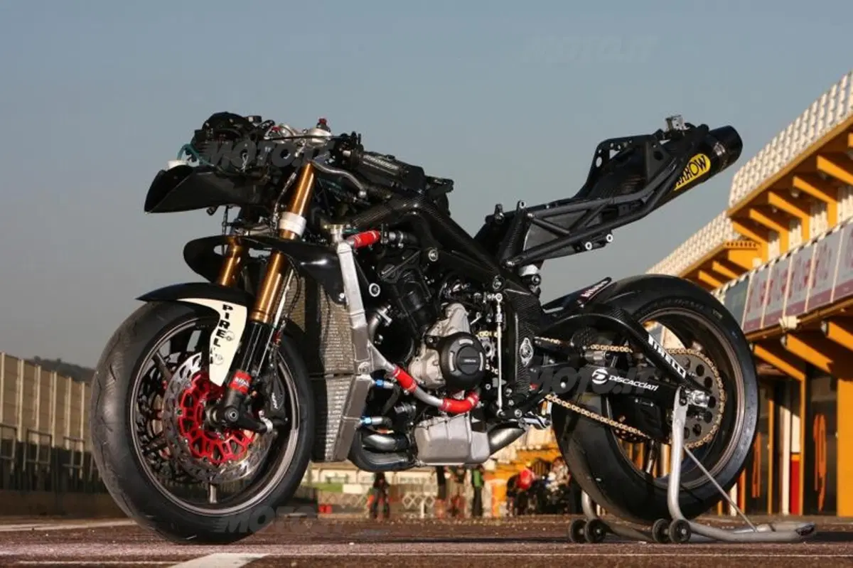 Massimo Clarke: "I motori a tre cilindri" (15)