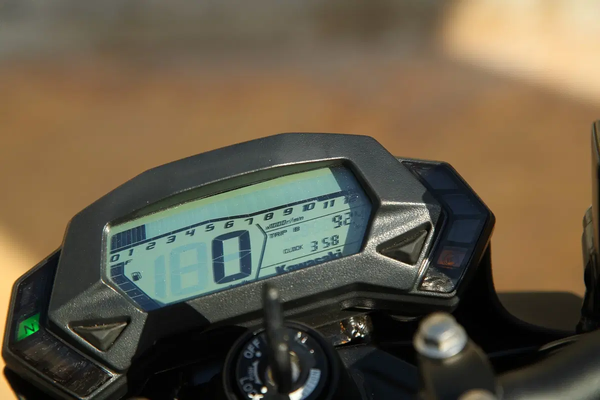 Kawasaki Z125 2019, il test della naked in verde [Video] (2)