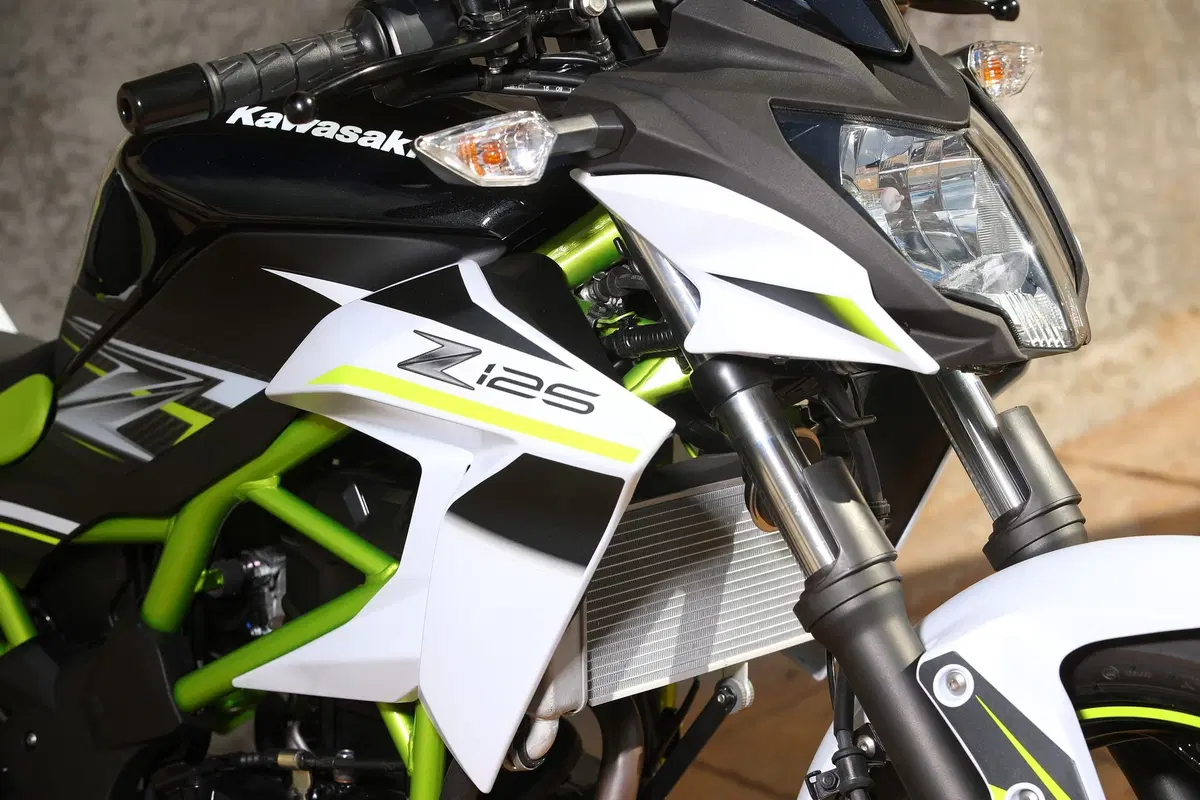 Kawasaki Z125 2019, il test della naked in verde [Video]