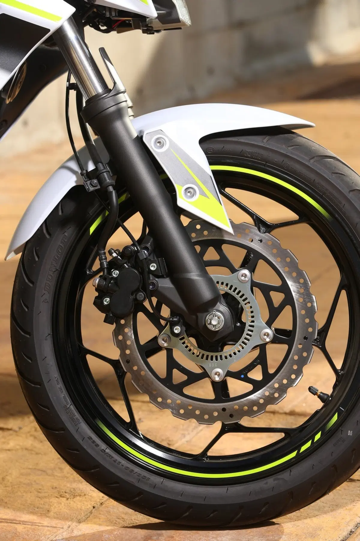 Kawasaki Z125 2019, il test della naked in verde [Video] (7)