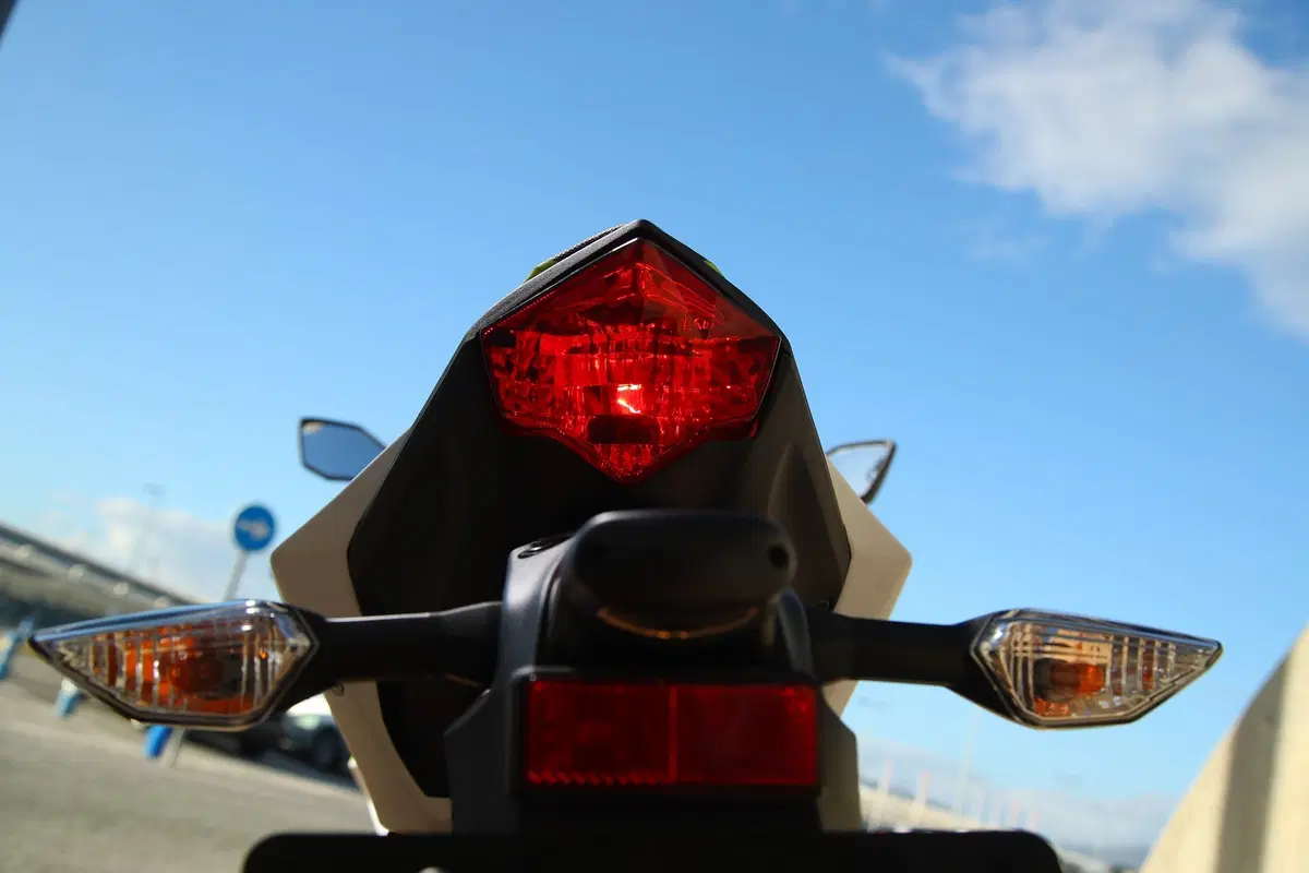 Kawasaki Z125 2019, il test della naked in verde [Video] (10)