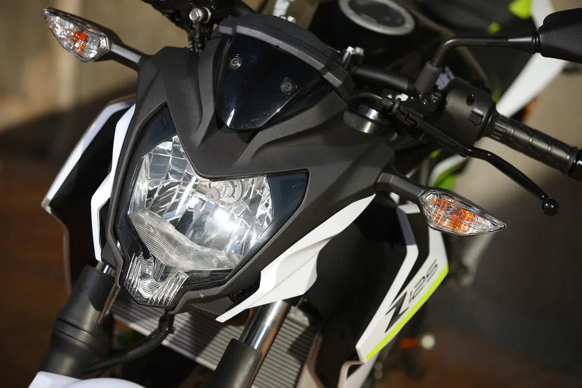Kawasaki Z125 2019, il test della naked in verde [Video] (11)
