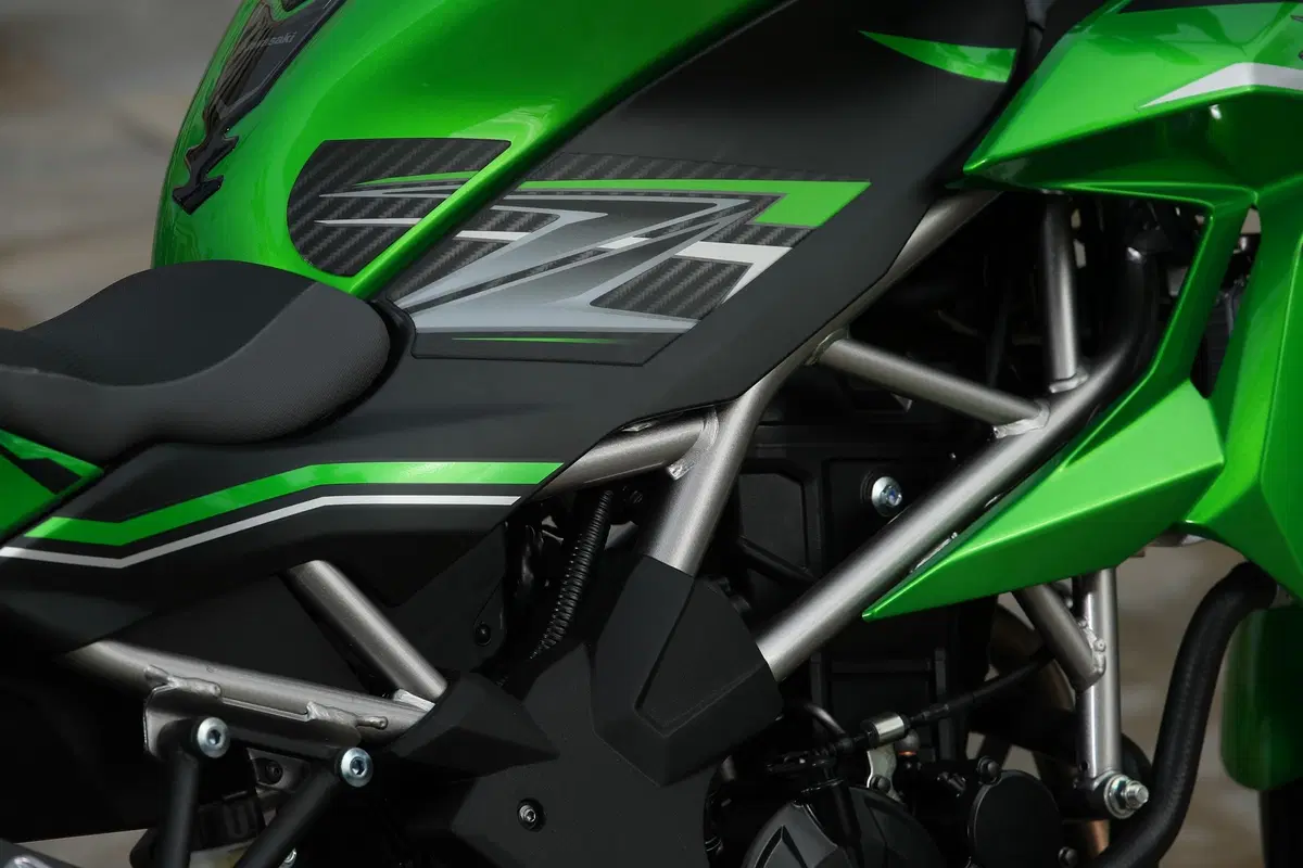 Kawasaki Z125 2019, il test della naked in verde [Video] (6)