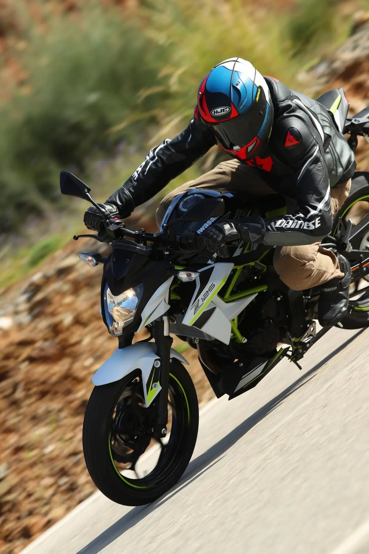 Kawasaki Z125 2019, il test della naked in verde [Video] (4)