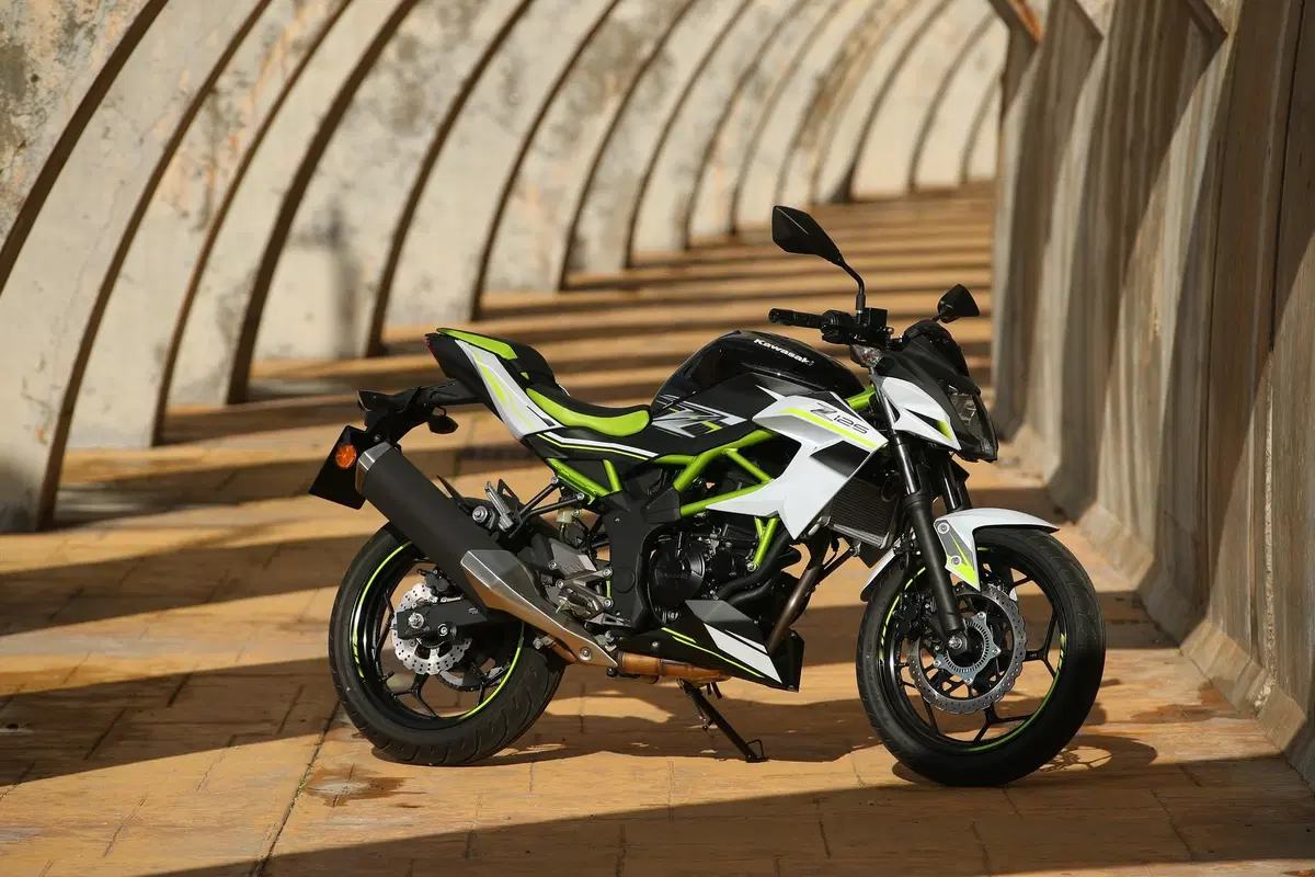 Kawasaki Z125 2019, il test della naked in verde [Video] (10)