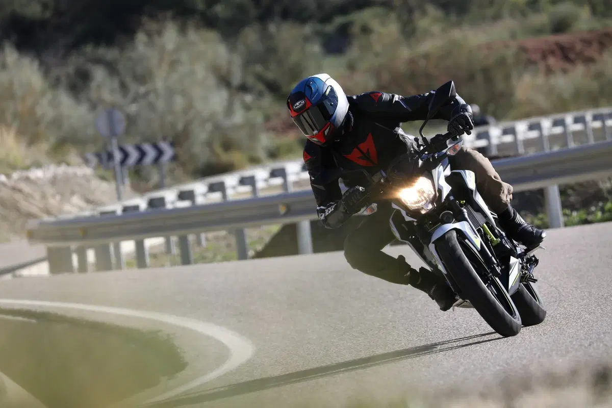 Kawasaki Z125 2019, il test della naked in verde [Video] (13)