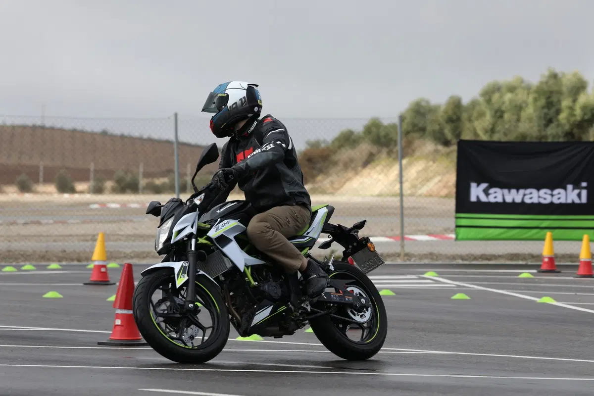 Kawasaki Z125 2019, il test della naked in verde [Video] (3)