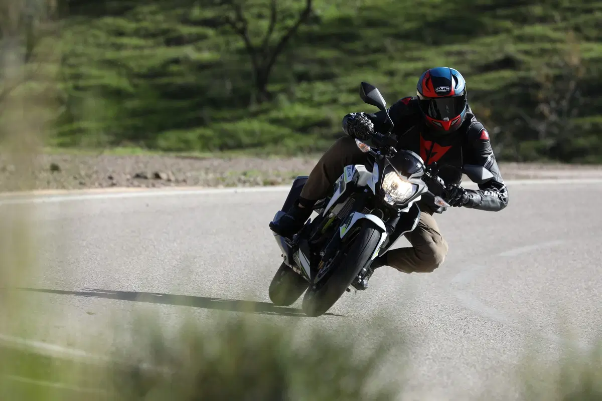 Kawasaki Z125 2019, il test della naked in verde [Video] (18)