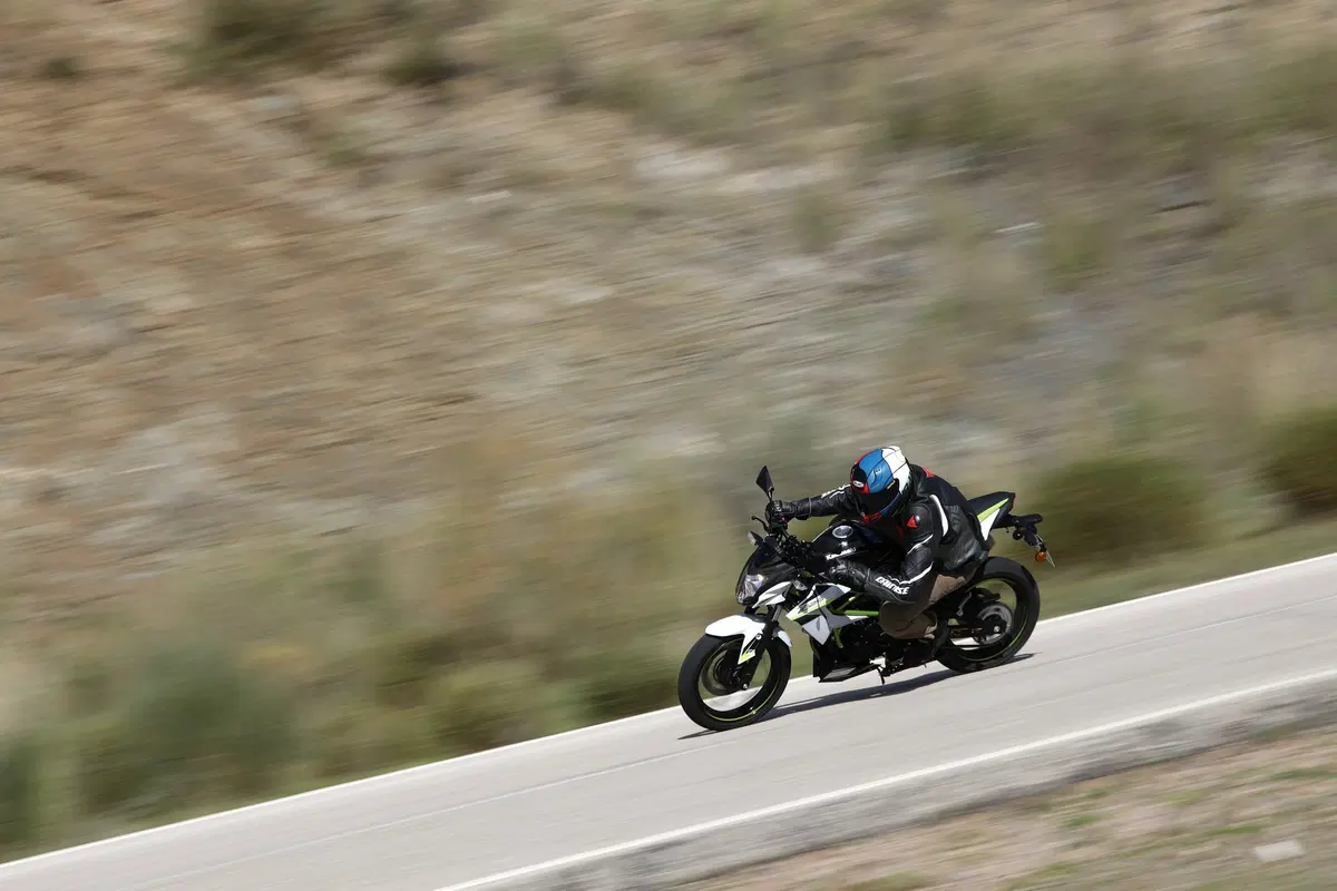 Kawasaki Z125 2019, il test della naked in verde [Video]