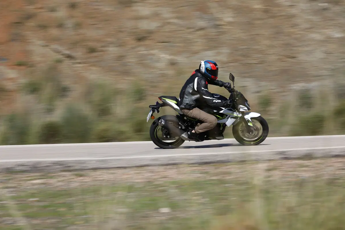 Kawasaki Z125 2019, il test della naked in verde [Video] (19)