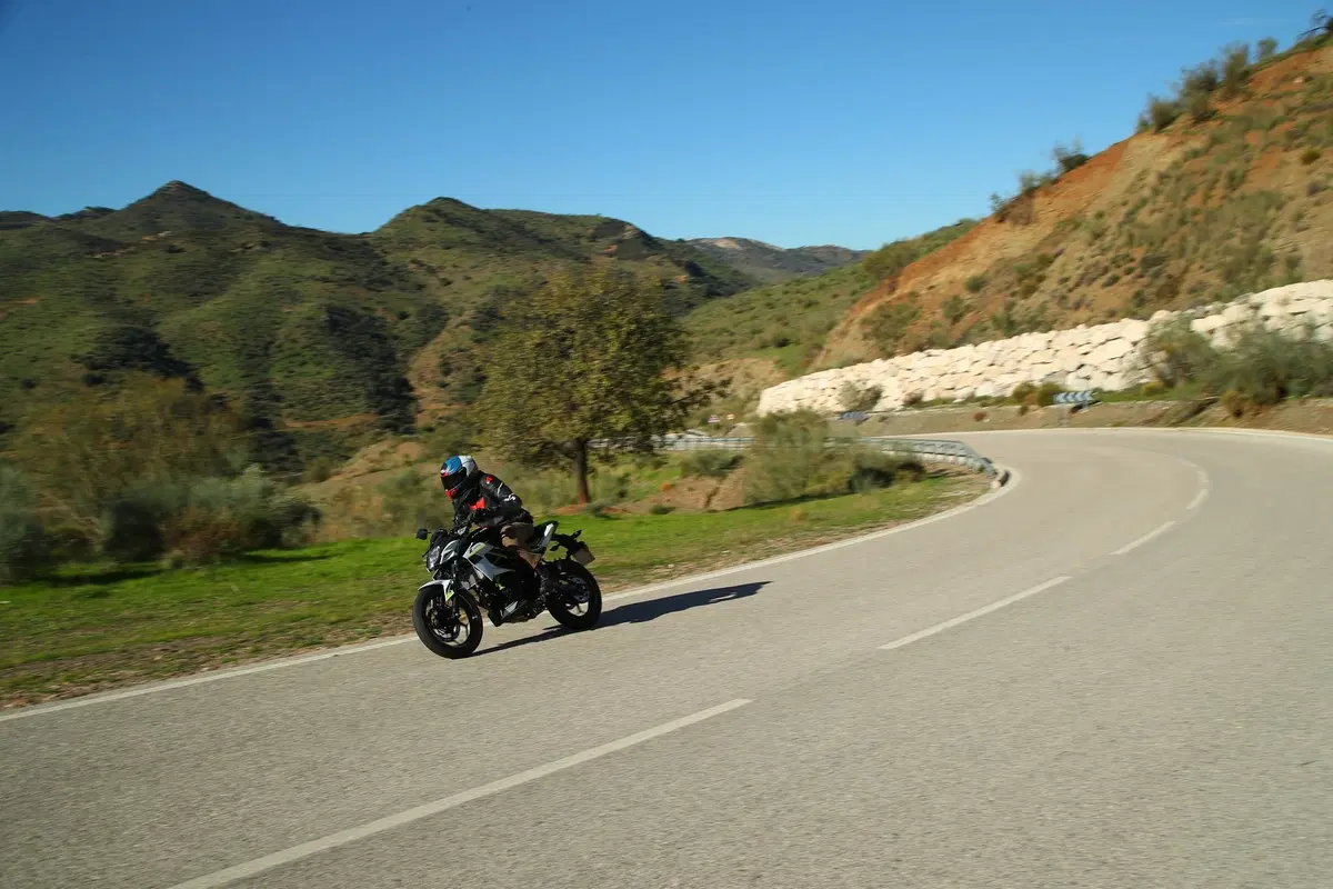 Kawasaki Z125 2019, il test della naked in verde [Video] (20)
