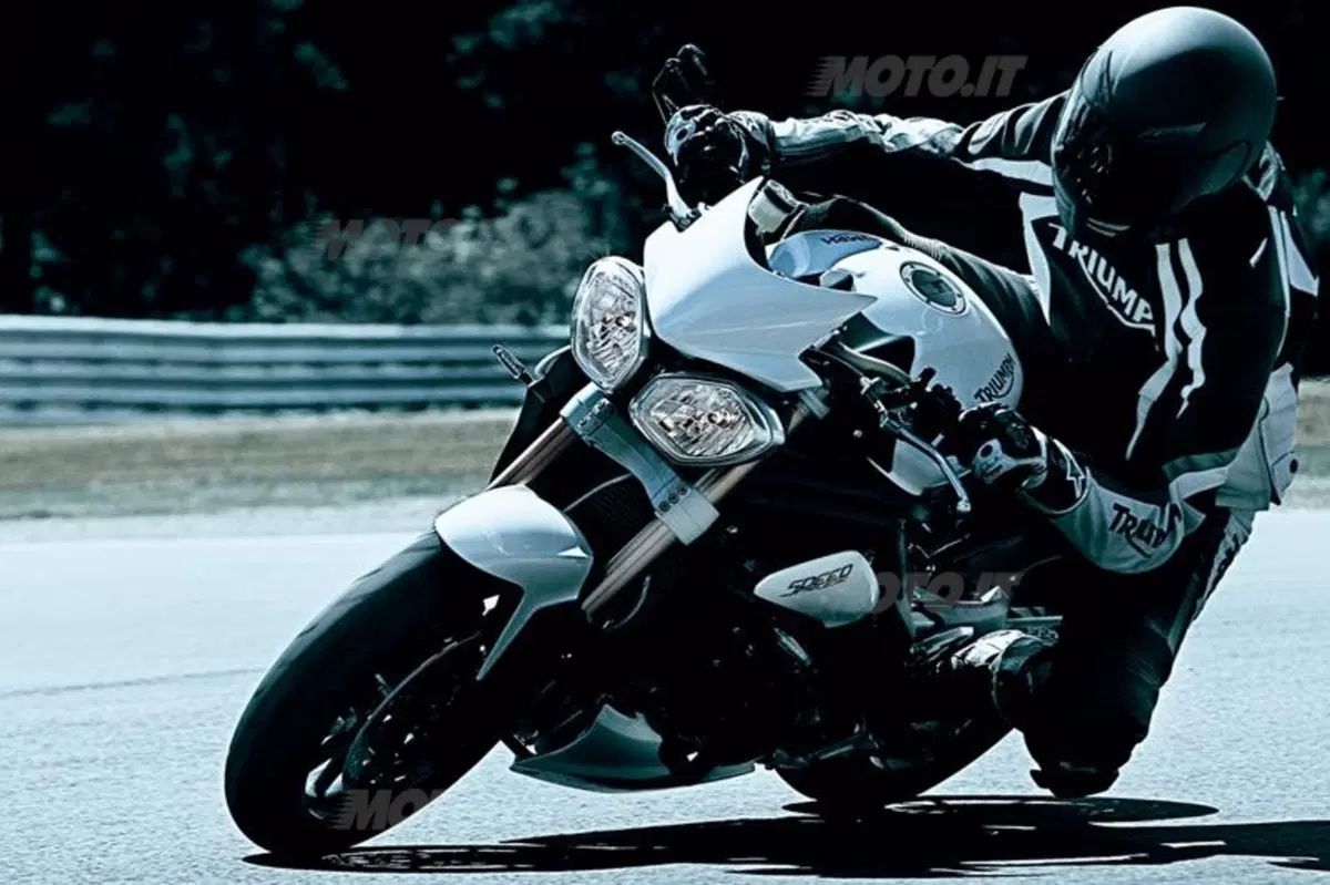 Test: Triumph Speed Triple 1050 2011 (2)