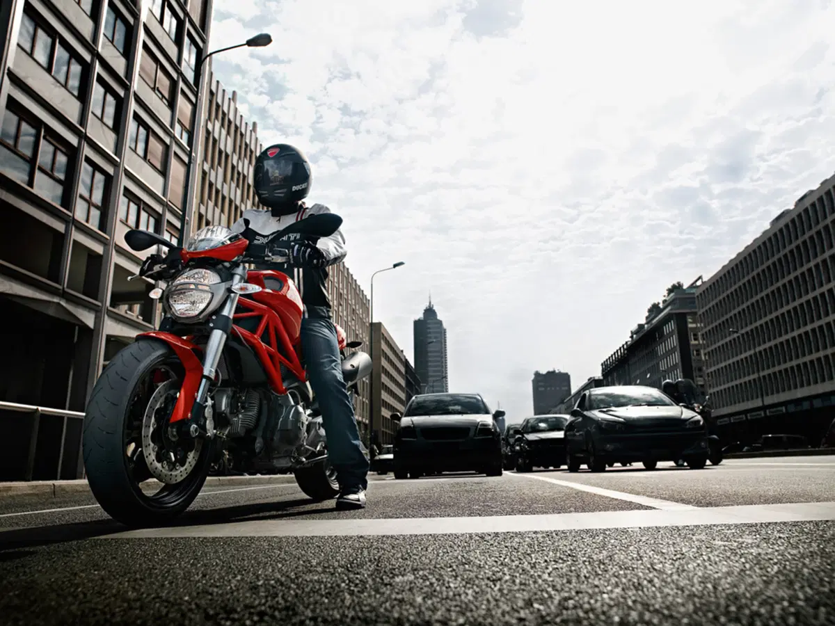 Ducati Monster: le novità per la gamma 2011 (5)