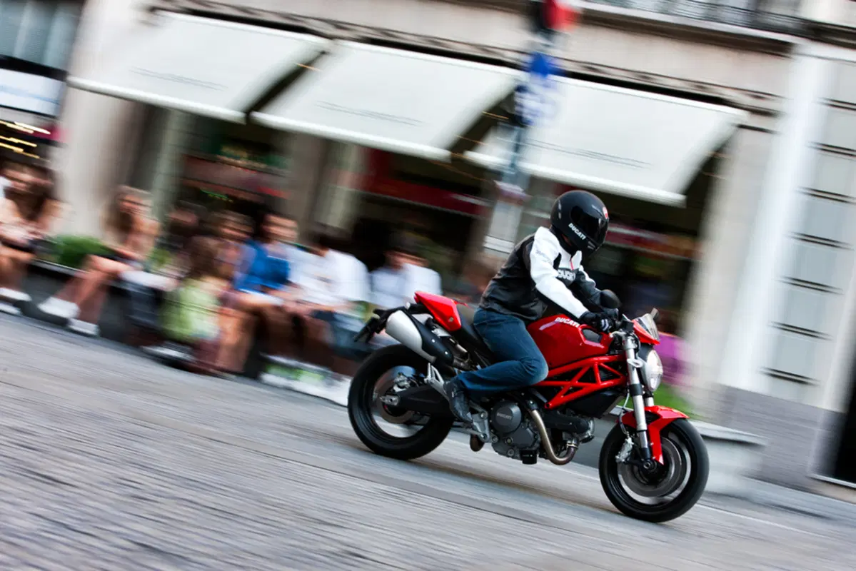 Ducati Monster: le novità per la gamma 2011 (7)