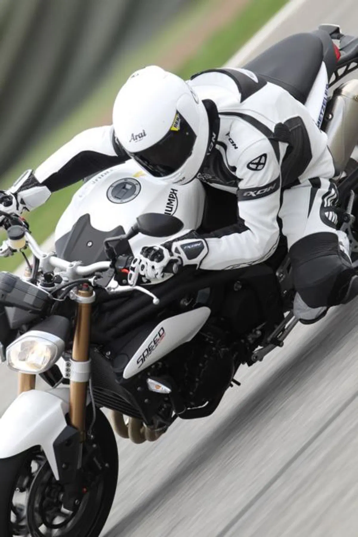 Triumph Speed Triple 1050 2011  (3)