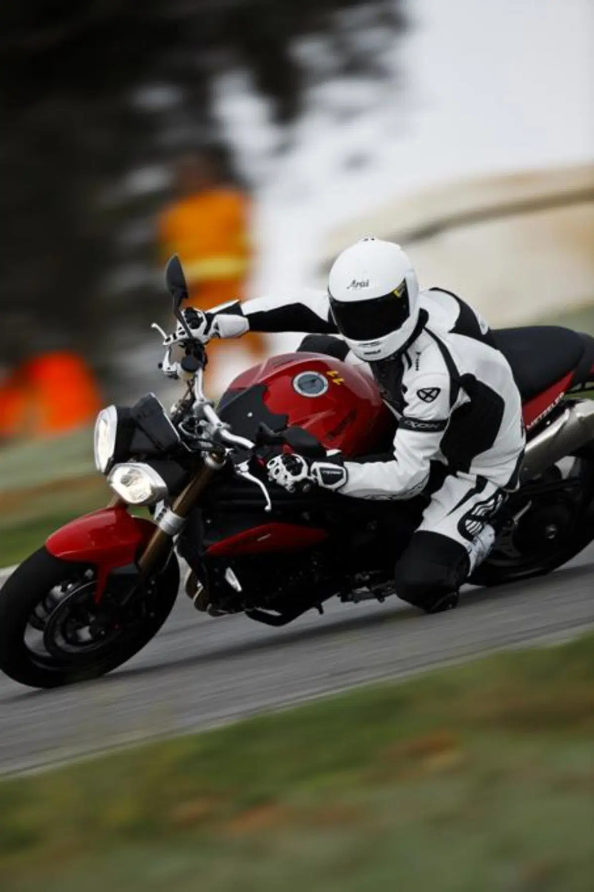 Triumph Speed Triple 1050 2011  (10)