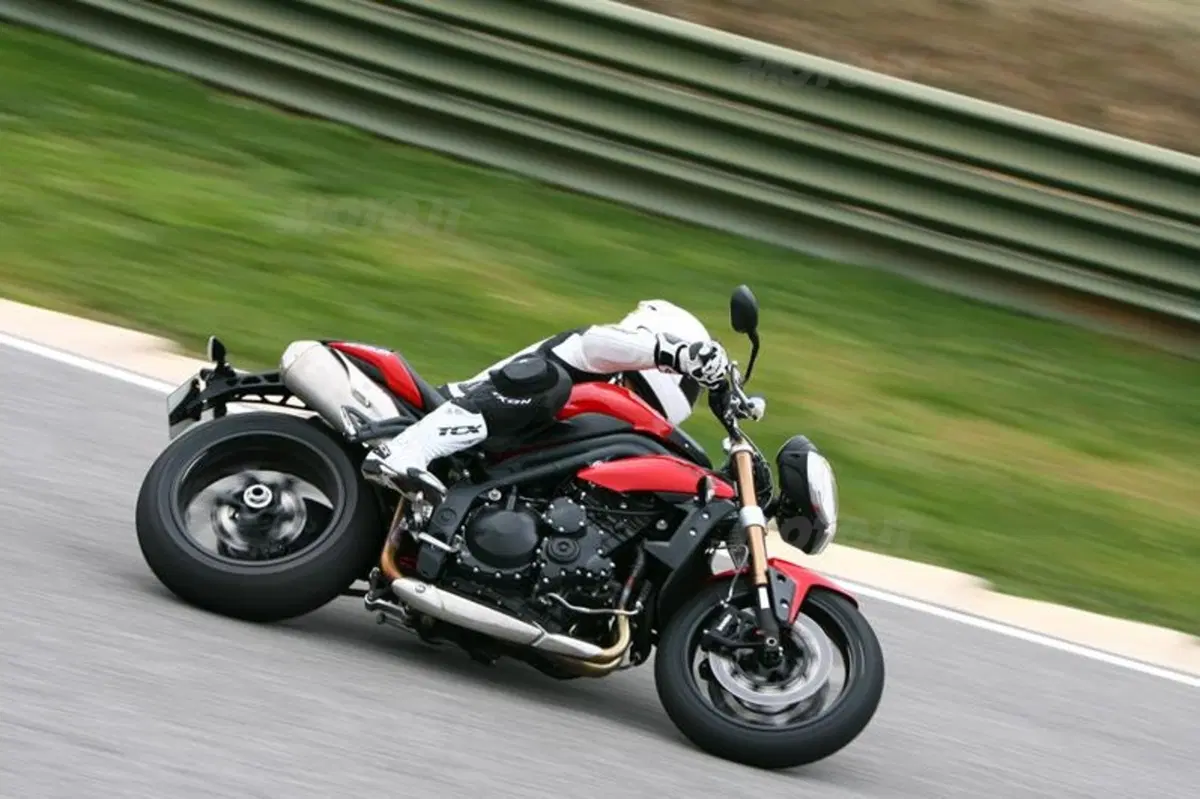 Triumph Speed Triple 1050 2011  (16)