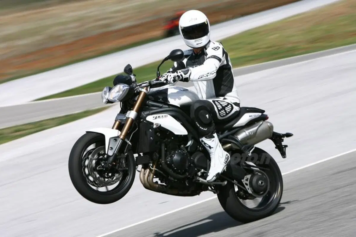 Triumph Speed Triple 1050 2011  (22)