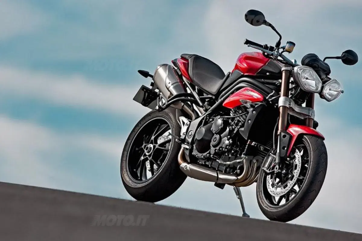 Triumph Speed Triple 1050 2011  (29)