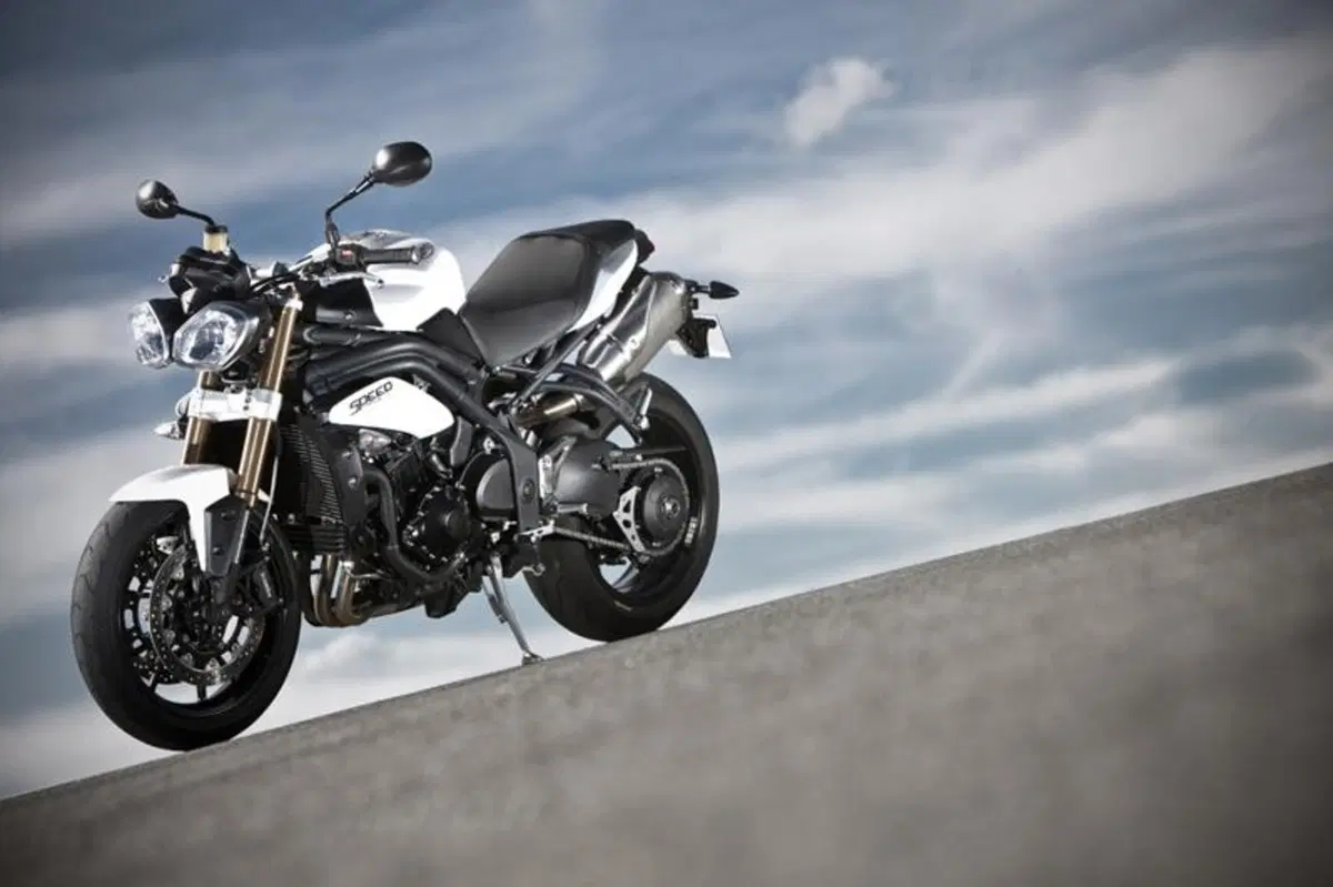 Triumph Speed Triple 1050 2011  (31)