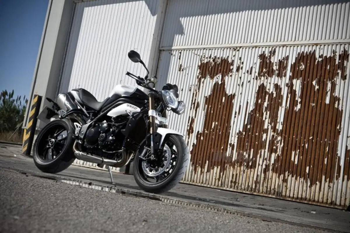 Triumph Speed Triple 1050 2011  (36)