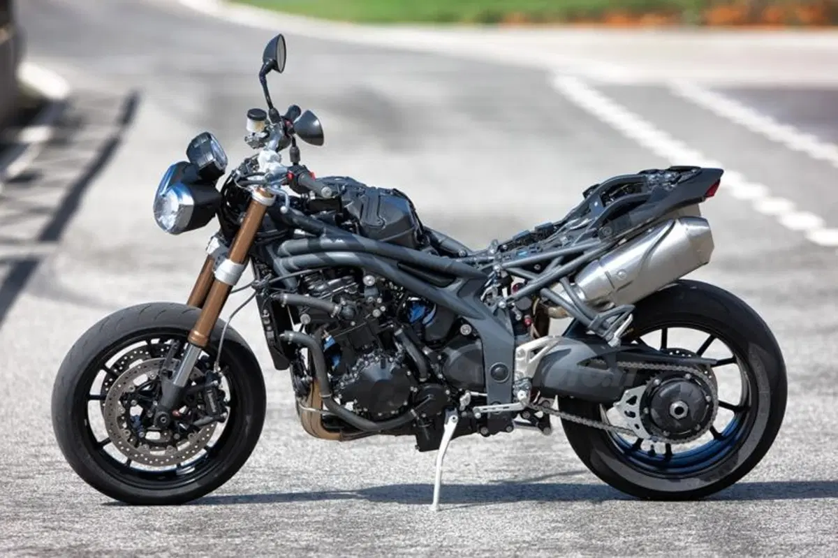 Triumph Speed Triple 1050 2011  (38)
