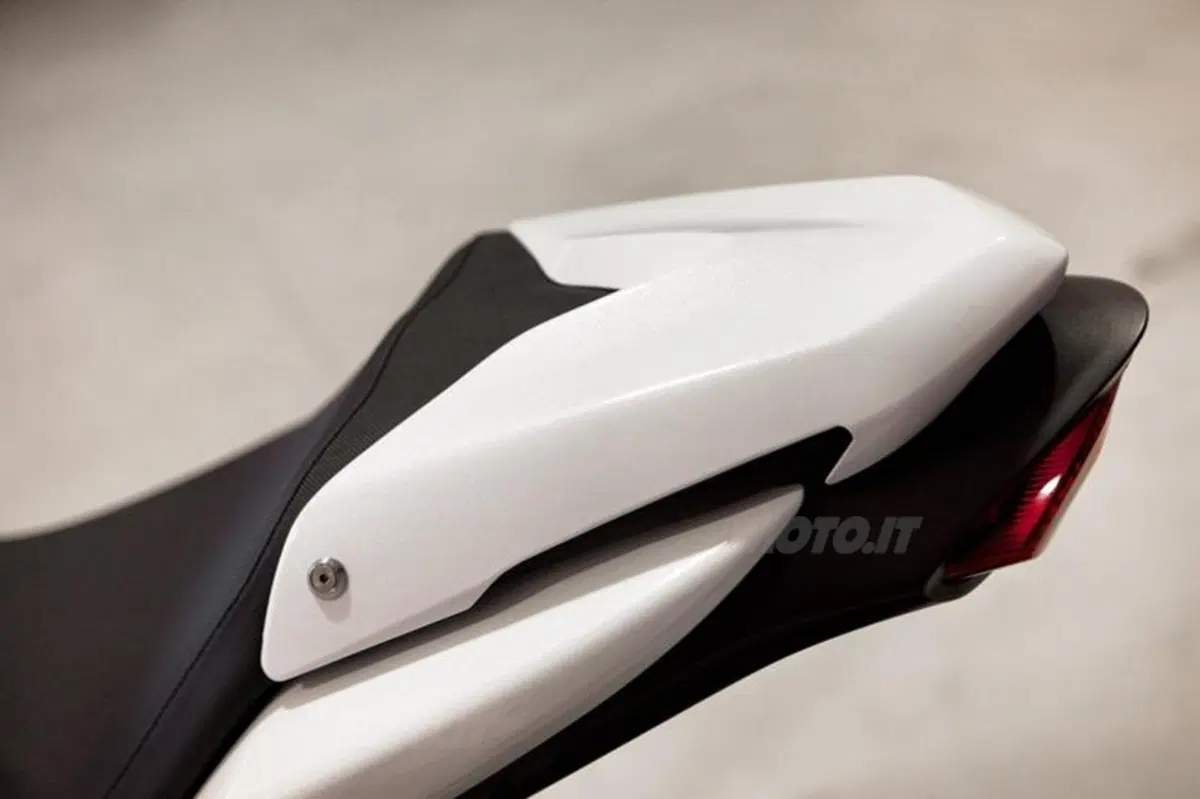 Triumph Speed Triple 1050 2011  (44)